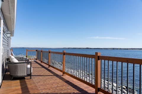 Black Bay Chalet- Spectacular lake front location