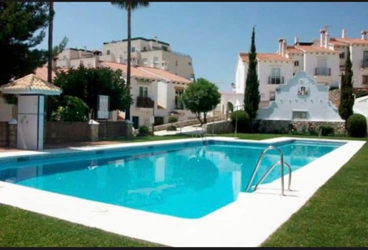 Bonita Villa Con Excelentes Vistas Del Mar. - Benalmádena