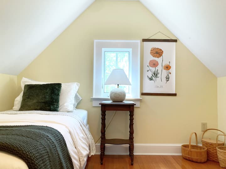 ห้องนอนลับแสนอบอุ่นใน The Carriage House