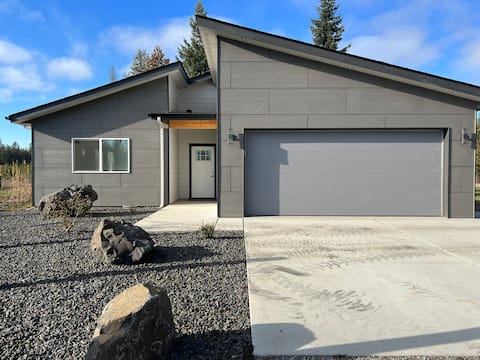 New home 10 min from Silverwood