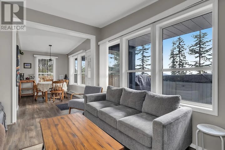 Great Value-ski In/out Cabin, Amazing Views - Big White Ski Resort, BC