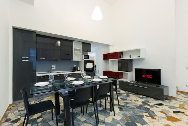 Urban Eight – Spacious Stay & Private Parking