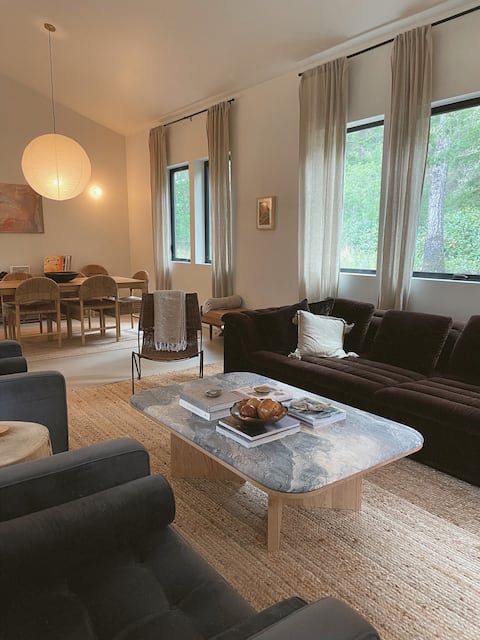 Meena Lodge, A Coastal Retreat