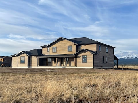 New 8 Master Suites~By Yellowstone~Wifi~AC~Hot Tub