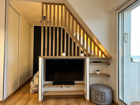 Popular Airbnb listing: Le Petit Bleu Studio in Neufchâtel Hardelot