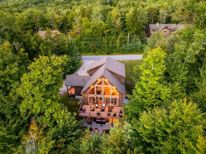 3 Min To Sunday River W/ Views, Game Room, Hot Tub