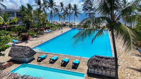 Zuri Luxe 3BR Penthouse- Silversands Beach Malindi