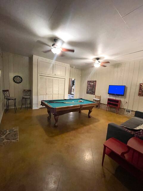New Hope Family Lodge w/ pool table