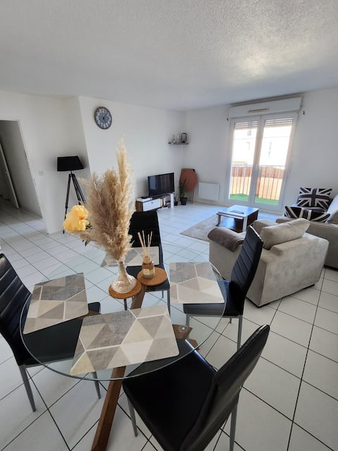 Apartment, near train station