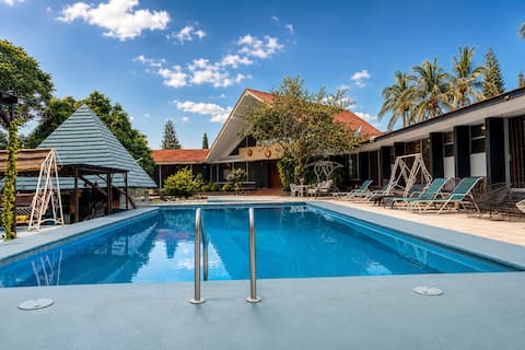 Villa for 22 people | Pool, Jacuzzi and Palapa
