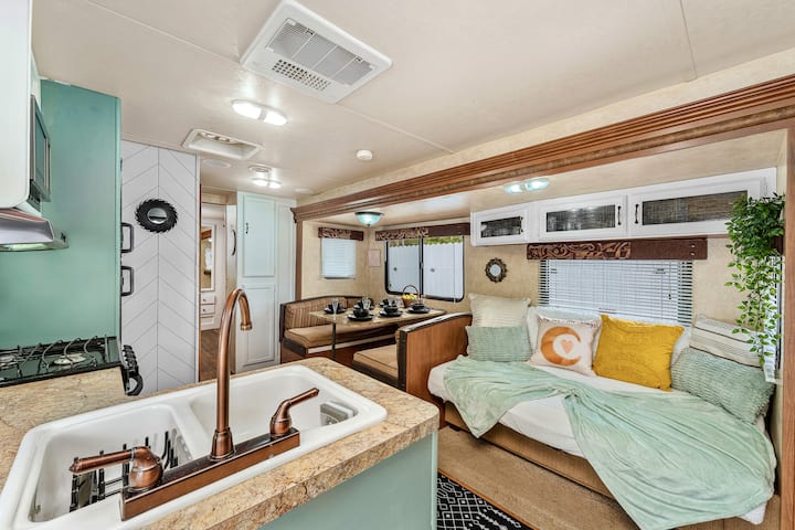 Fun Outdoor Activities | Wi-fi | Hottub | Games | - Tampa, FL