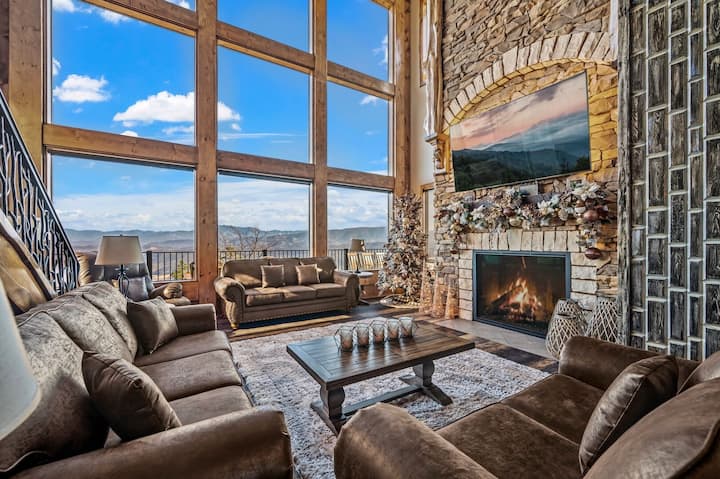 Majestic Paradise ~ Pickleball ~ Pool ~ Mtn Views