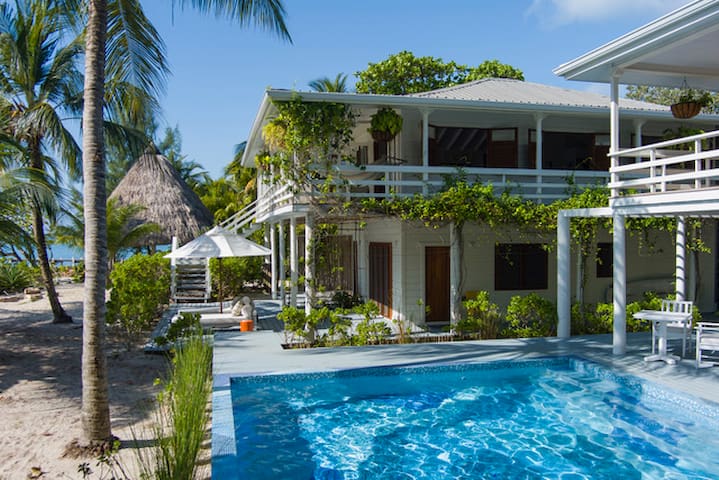 Rum Point Getaway| Pool, Firepit & Beach-Paradise!