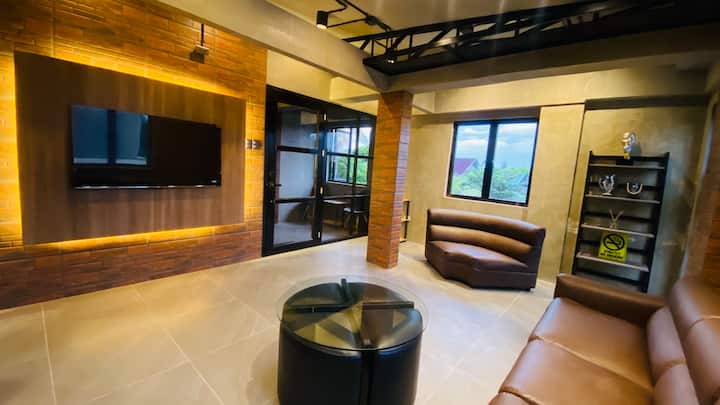 The Luxe Loft - Naga