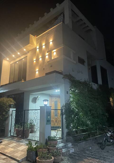 Infinite Comfort Dwelling! (5 marla full house)