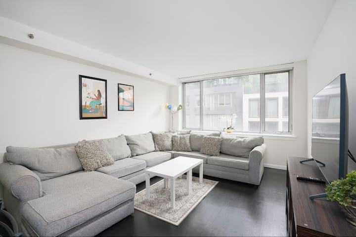 Chelsea Beautiful 2 Bedroom Apt gallery image 2