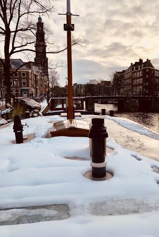 Amsterdam Houseboat gallery image 2