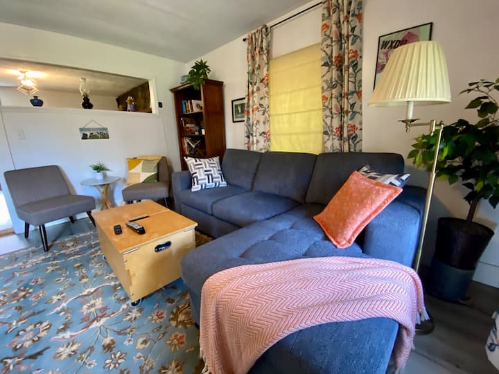 Quaint Cottage Retreat - Near Blue Ridge Parkway - Fancy Gap, VA