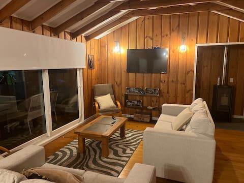 Successful Airbnb property: Beautiful private house right on the waterfront in Lago Rapel. in Las Cabras