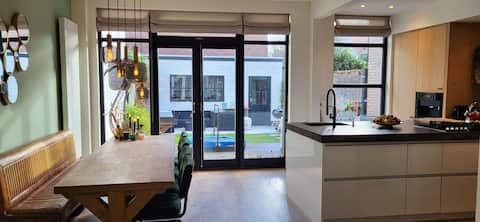 Wonderful 1930s family home!