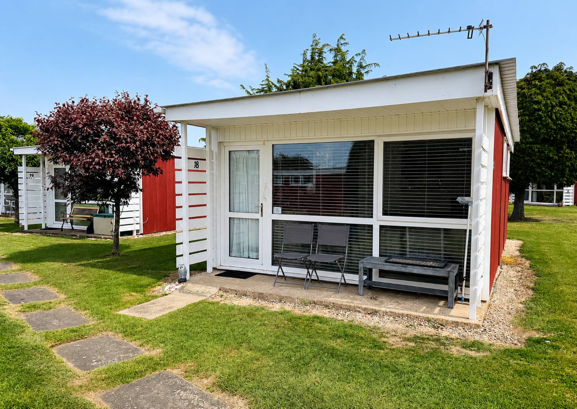 Lovely 4 Berth Chalet At Cedar Springs Park In Heacham, Norfolk Ref 92031Cs