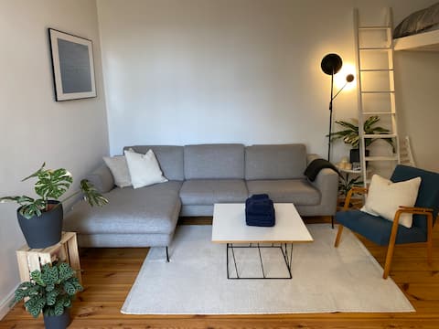 Top Airbnb: Old building apartment near the park in Tempelhof