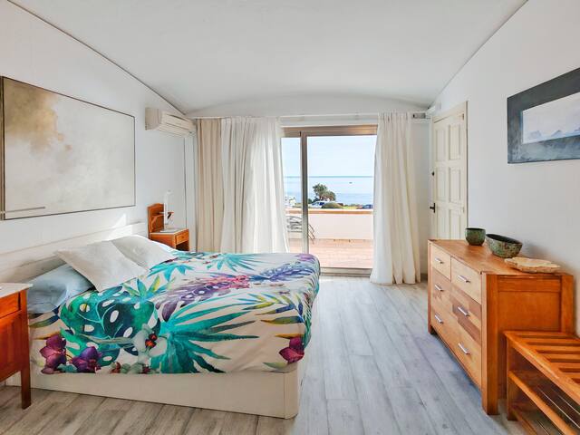 Apartment with private coast in Cap sa Sal Begur gallery image 3