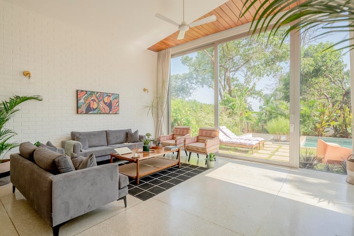 Living room image 6