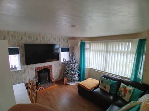 Top performing Airbnb: Llys Llewellyn in Towyn, Kinmel Bay