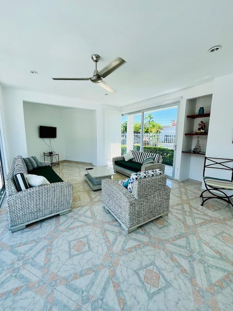 Successful Airbnb property: Beautiful vacation home with a private pool in Melgar