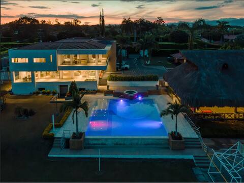 Luxurious Villa Campestre Tranquilidad Cerritos Wifi