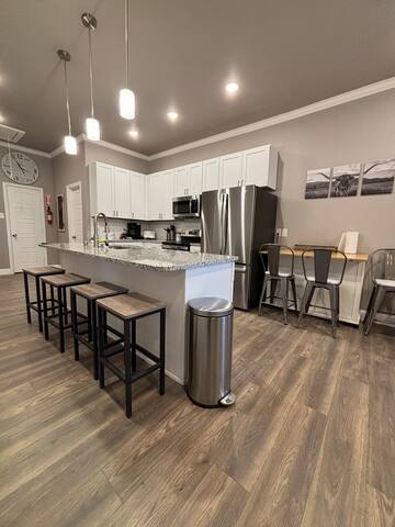 Home 180 steps from Stockyards gallery image 4