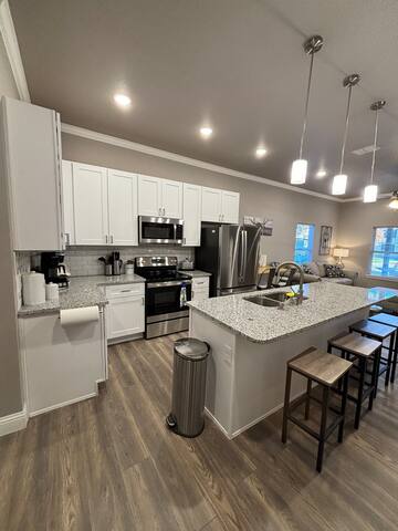 Home 180 steps from Stockyards gallery image 3