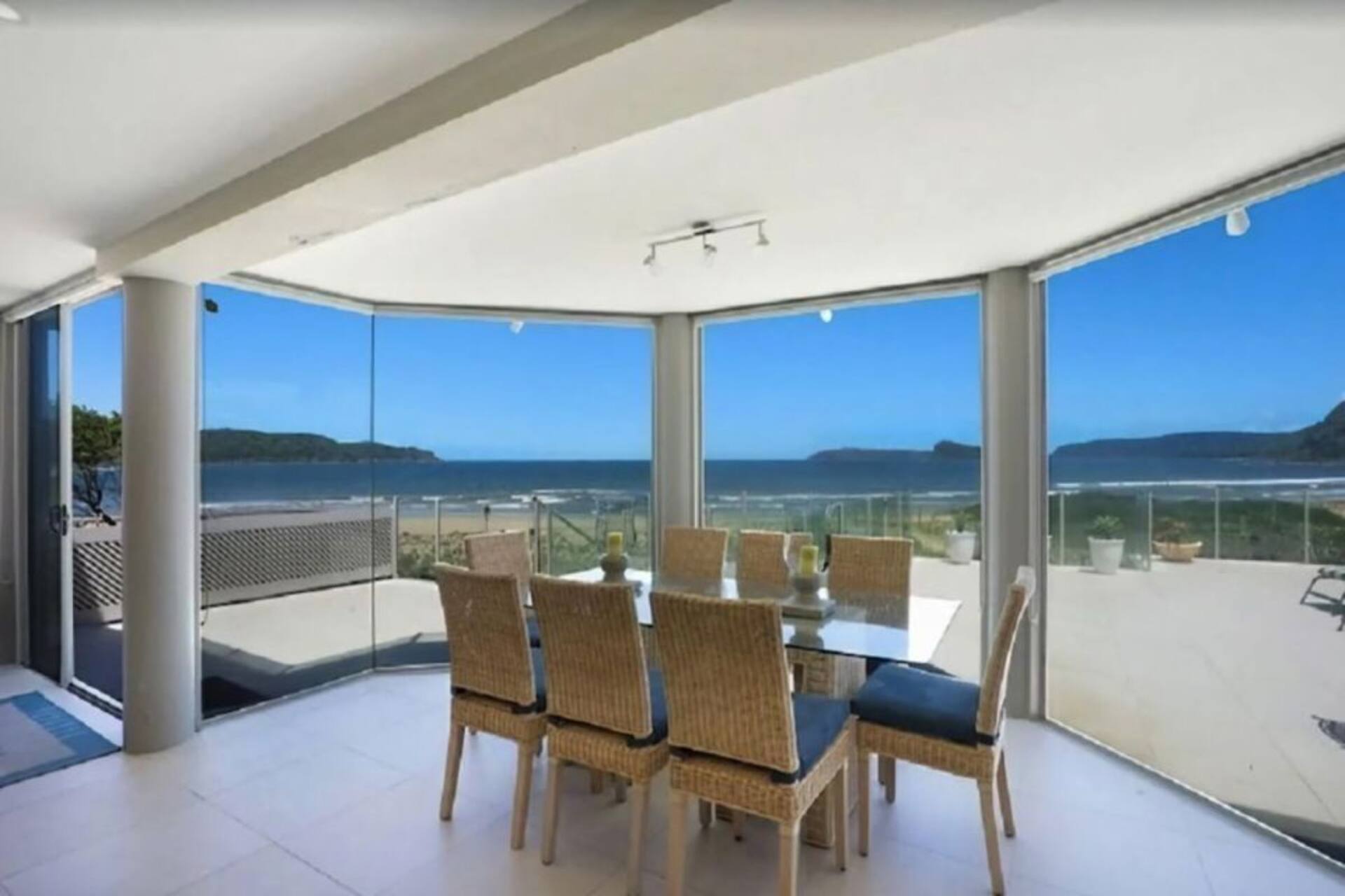 Beachfront on the Esplanade at Umina Beach — foto 2