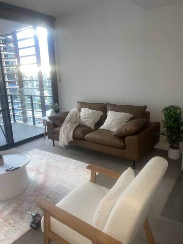 Views and vibes! Free CBD parking! Location! gallery image 5