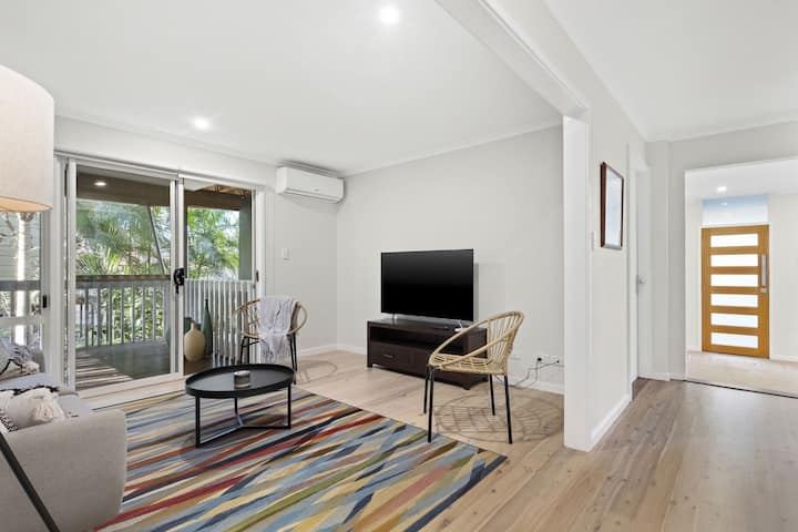Stone's Throw At Macmasters - Ettalong Beach