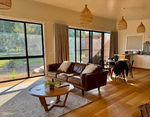 Top performing Airbnb: Coastal retreat private guesthouse in Torquay in Torquay