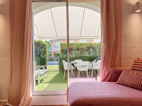 Successful Airbnb property: La Bella Lola House in front of the pool 3 double bedrooms in Torroella De Montgrí