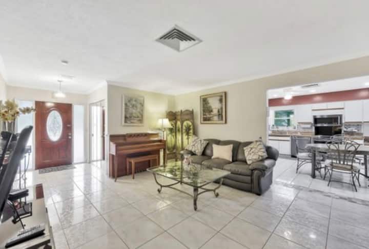 Enjoy, Relax In This Lovely Home - Marco Island, FL