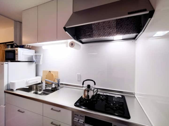 Hidden Warehouse Retreat W/ Garage Lounge - Atami