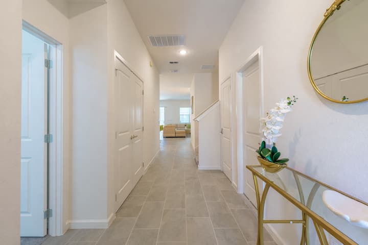 1st Floor Queen Room | Pool & Kitchen | Resort Gym - Kissimmee, FL