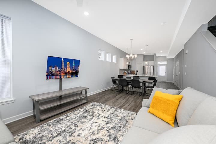Tranquil Stay Cleveland Clinic! 3br 2.5 bath