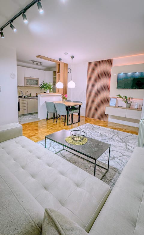 Modern Apartment· 5 min from Airport ·Free Parking