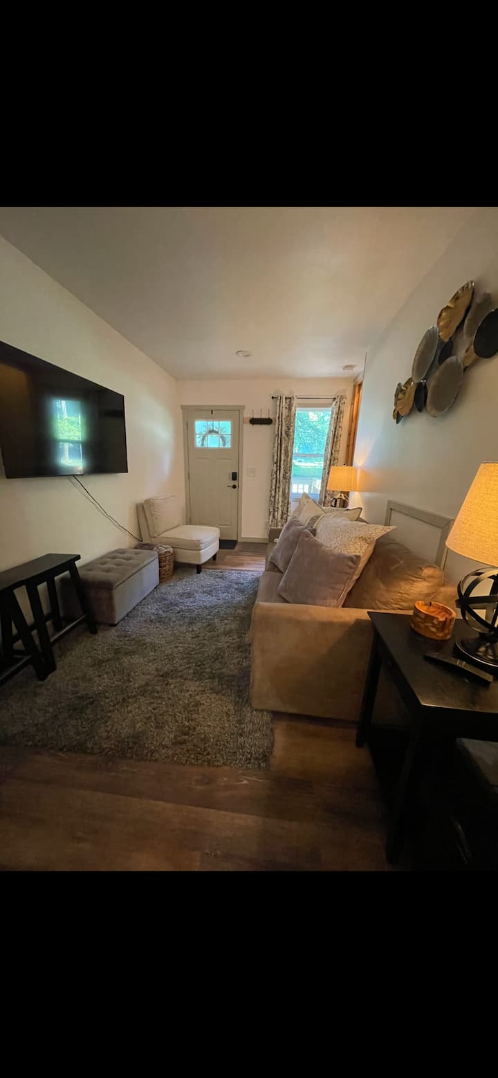 Moscow Bungalow Unit A•hot Tub & Walkable Location - 莫斯科