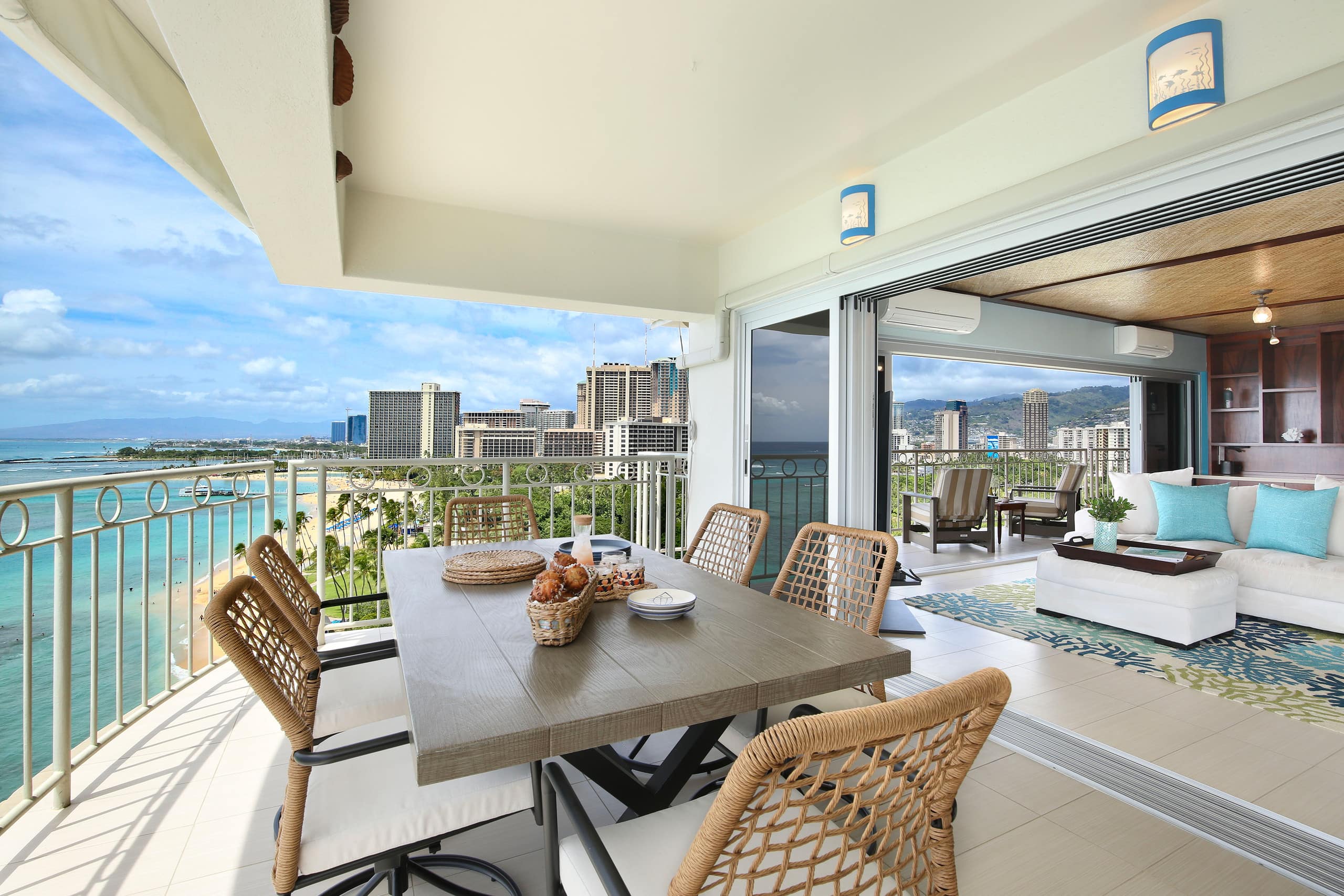 Condo in Honolulu · ★4.74 · 2 bedrooms · 4 beds · 2 private baths - Image 32