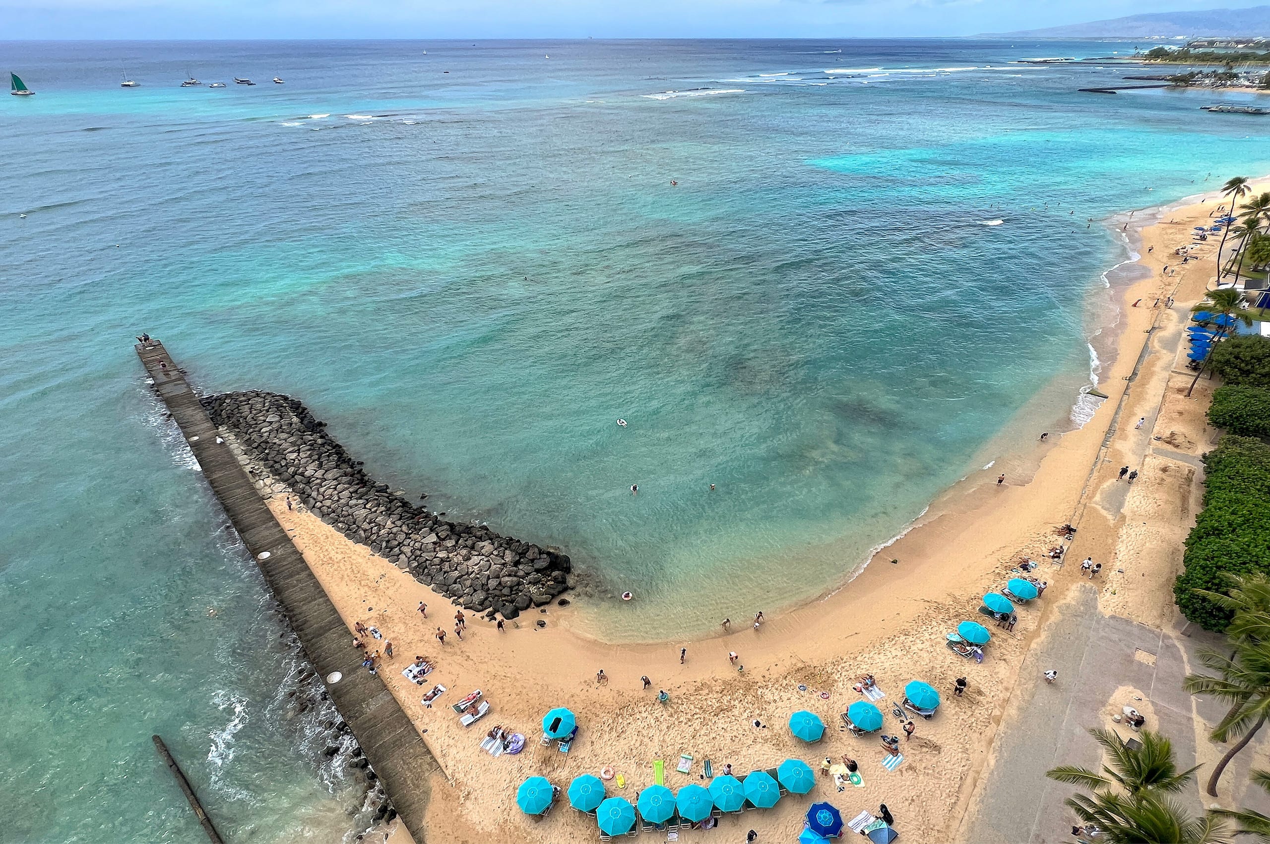 Condo in Honolulu · ★4.74 · 2 bedrooms · 4 beds · 2 private baths - Image 35