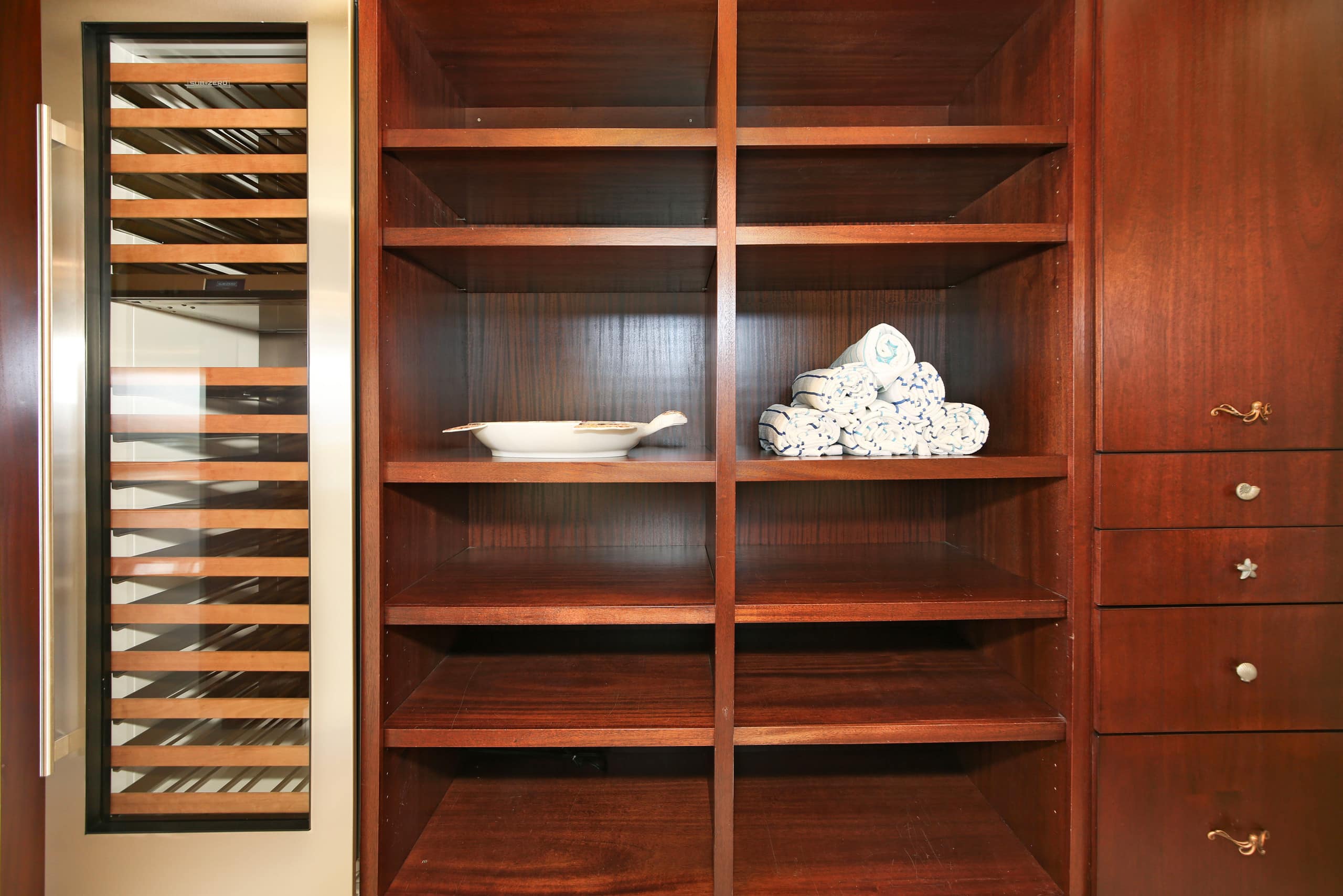 Condo in Honolulu · ★4.74 · 2 bedrooms · 4 beds · 2 private baths - Image 11