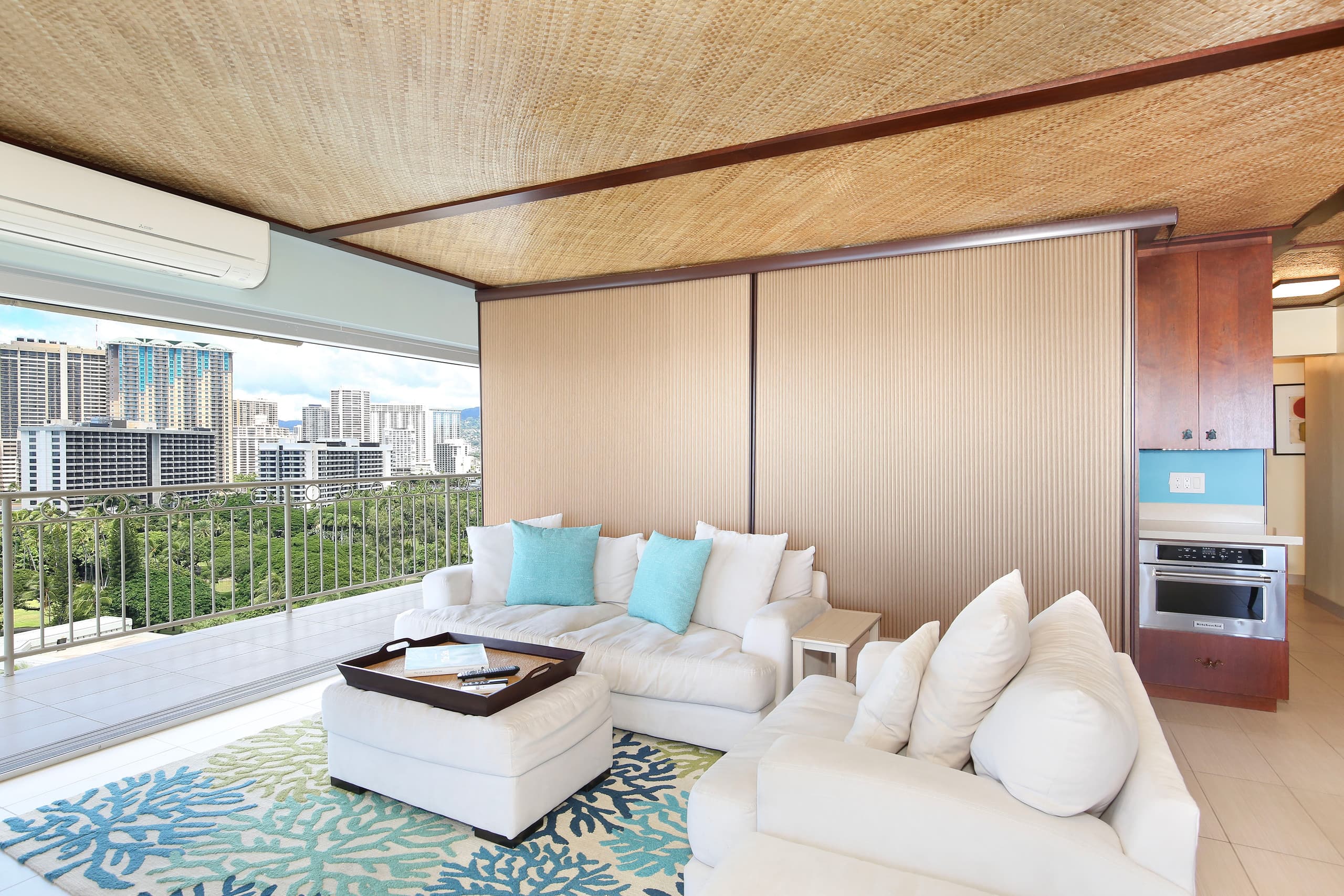 Condo in Honolulu · ★4.74 · 2 bedrooms · 4 beds · 2 private baths - Image 7