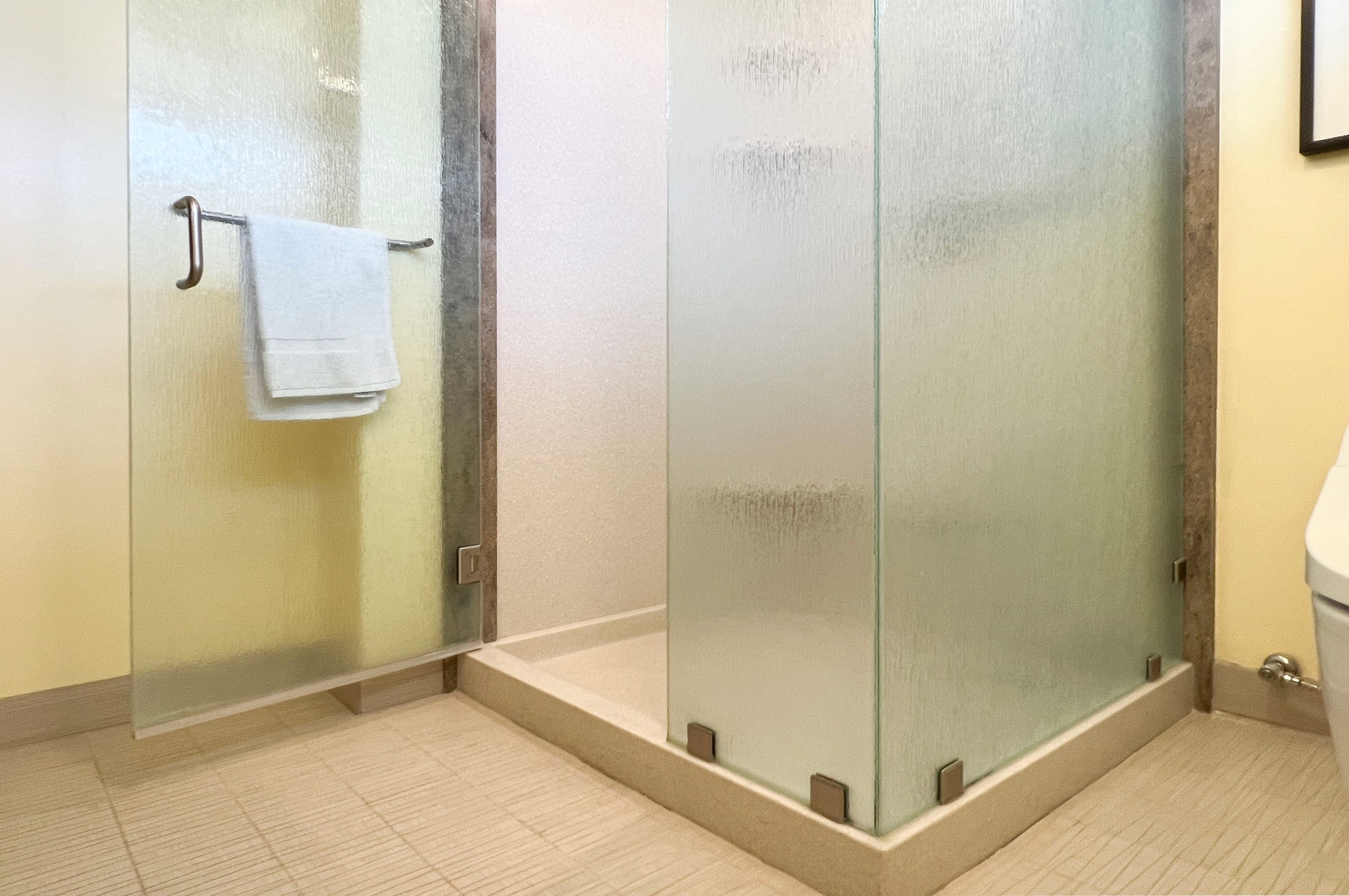 Condo in Honolulu · ★4.74 · 2 bedrooms · 4 beds · 2 private baths - Image 28