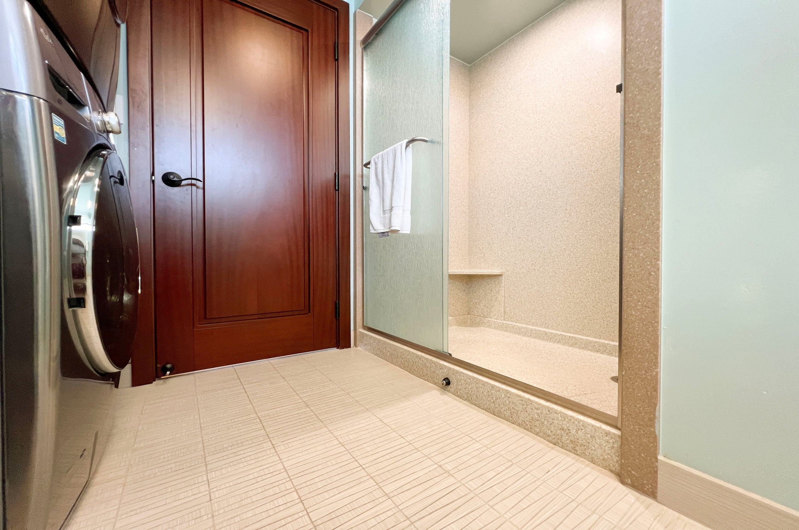 Condo in Honolulu · ★4.74 · 2 bedrooms · 4 beds · 2 private baths - Image 25